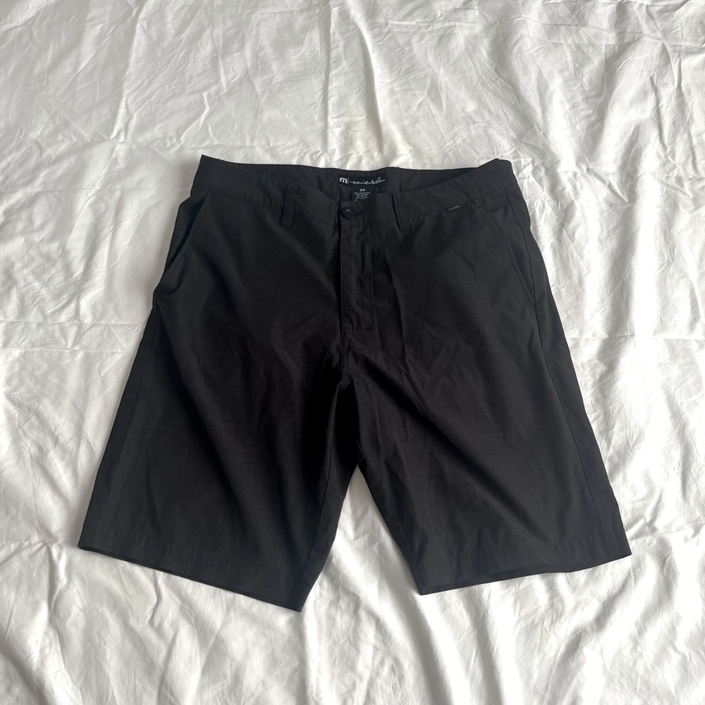 Travis Mathew Mens Black short size 34